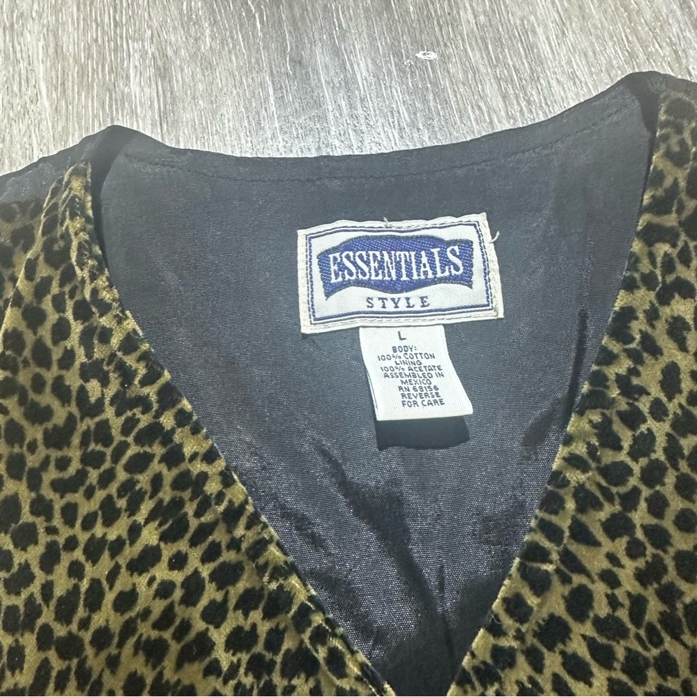 ‼️VINTAGE Essential styles leopard vest|| Size Large - Picture 3 of 7